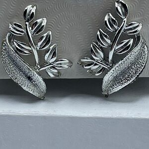 Coro vintage climber style clip earrings.